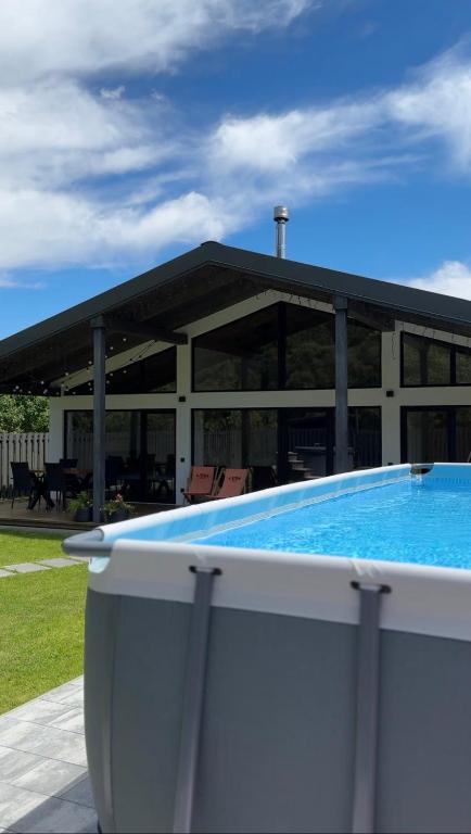 a large swimming pool in front of a building at Boiko house - котеджі з чаном-джакузі та басейном in Slavske