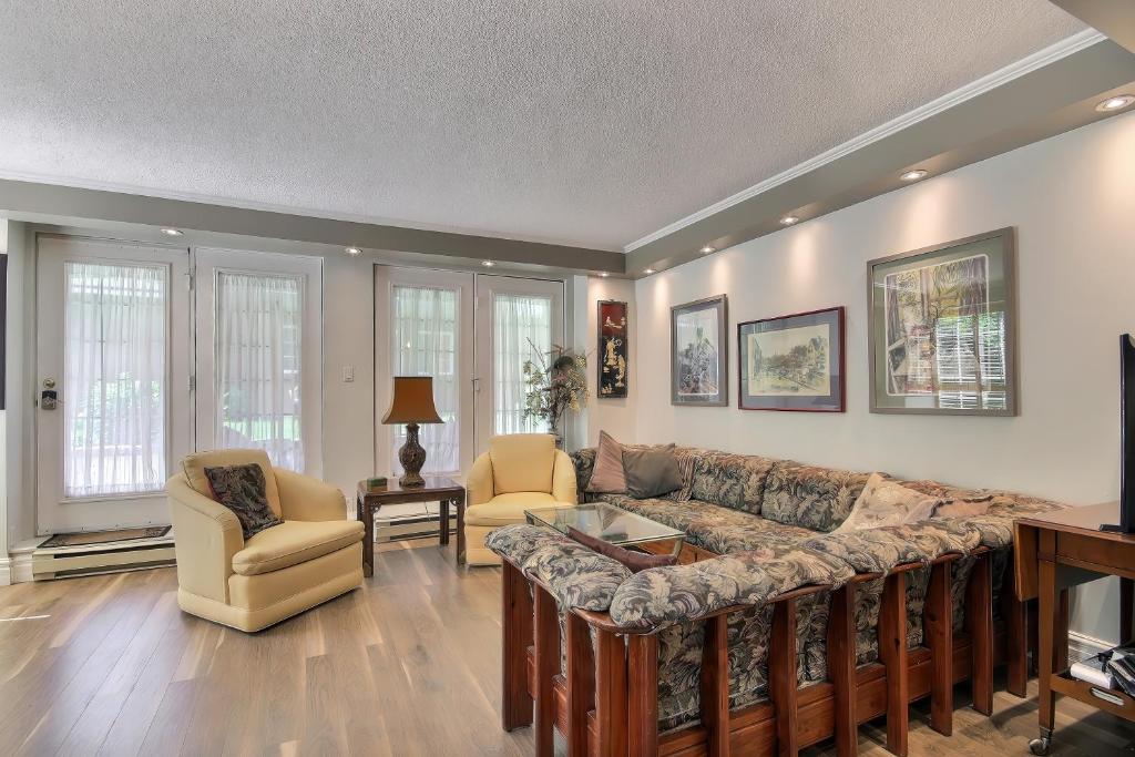 a living room with a couch and two chairs at Saint Sauveur Dream in Saint-Sauveur-des-Monts