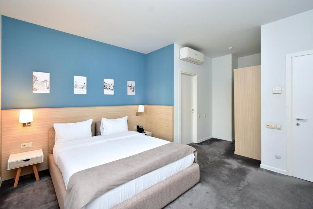 In City Hotel - 