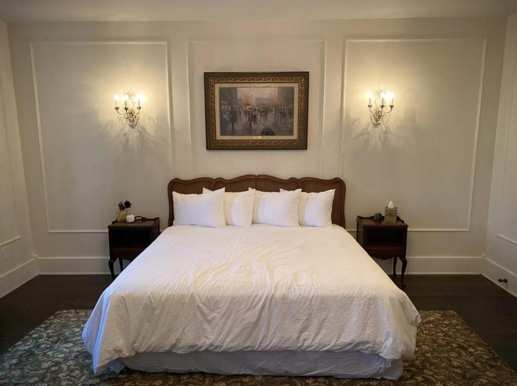 Historic Knox Hotel - Deluxe Triple Room