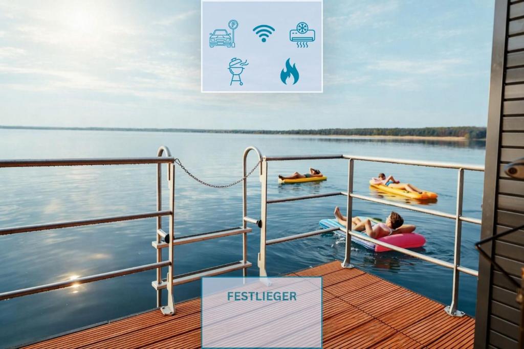 a boat with two people in the water at Floatinghouse Dolce Vita - LP10 in Vetschau
