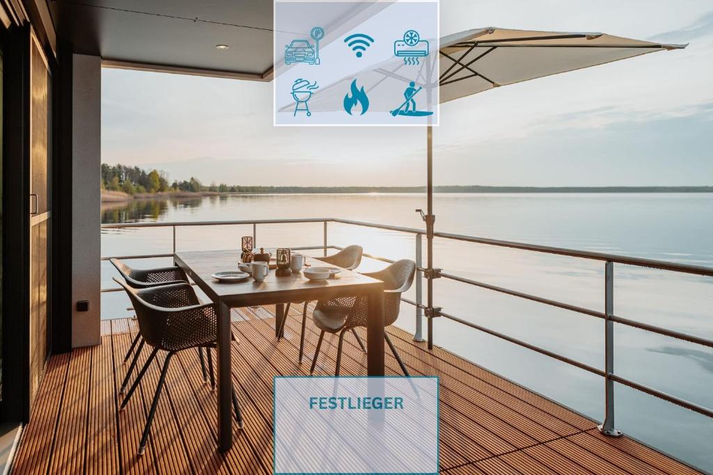 a table and chairs on the deck of a boat at Floatinghouse Cosy Home - LP16 in Vetschau