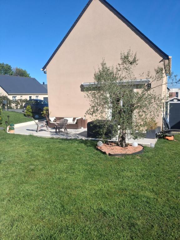 a house with a tree in the yard at Maison ensoleillée plage a pied in Houlgate