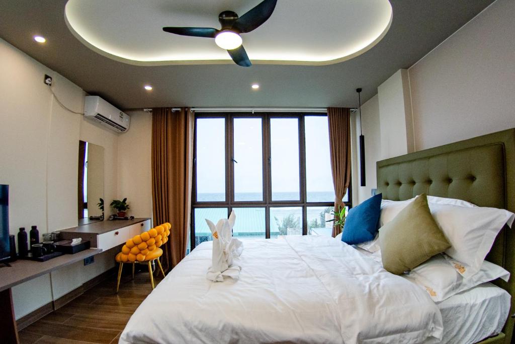 a bedroom with a bed with a cat on it at Reagal Garden in Hulhumale