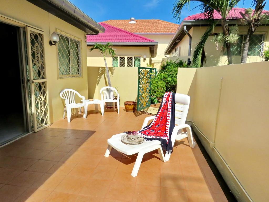 BUTTERFLY GARDEN BOUTIQUE RESIDENCE by Luxury View EX LG Apts and Villas, A Lifestyle Destination 1 to 3 bedroom units 110 to 190 sqmtr, 2 FULL Bathrooms, Rain shower, Complete kitchen, FREE Fast Fiber WIFI, 55\ - Resim 37