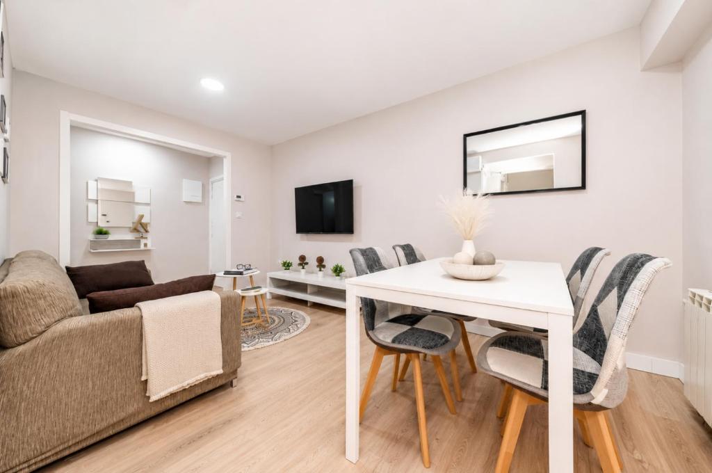 Elegant 6 pax apartment in Plaza Eliptica - SM17