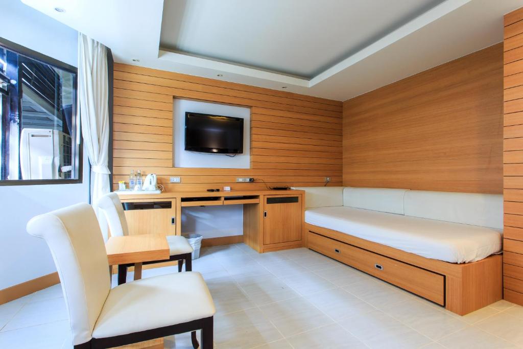TV a/nebo společenská místnost v ubytování Chaweng Budget Hotel
