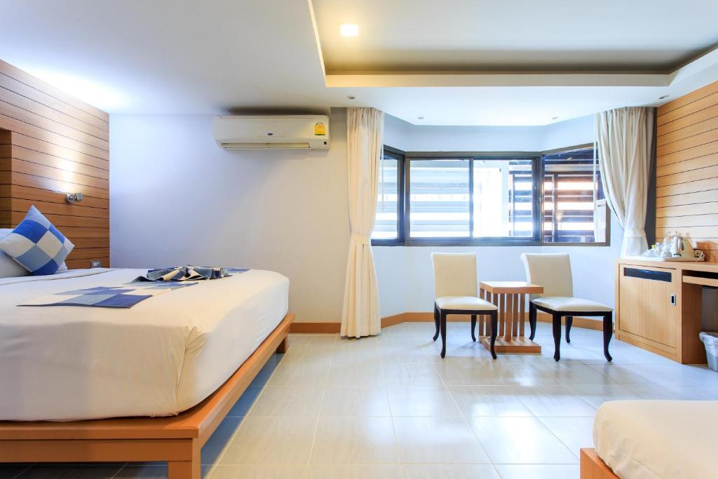 Postel nebo postele na pokoji v ubytování Chaweng Budget Hotel