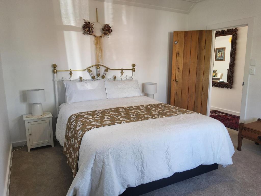 Gallery image of Honeymoon Cottage in Thames