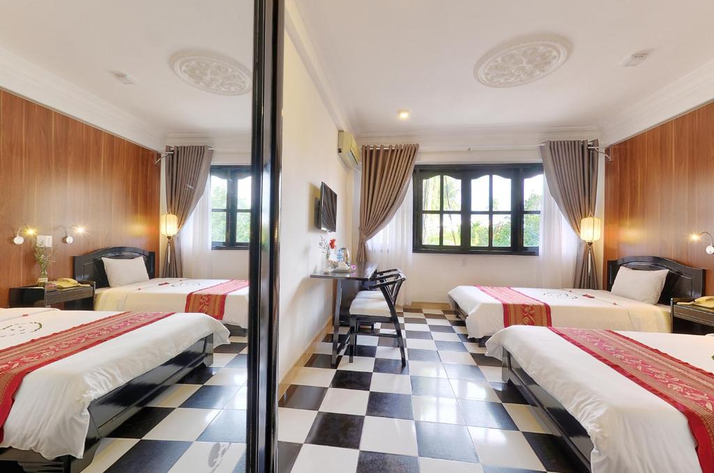 Postel nebo postele na pokoji v ubytování Hai Yen Hotel
