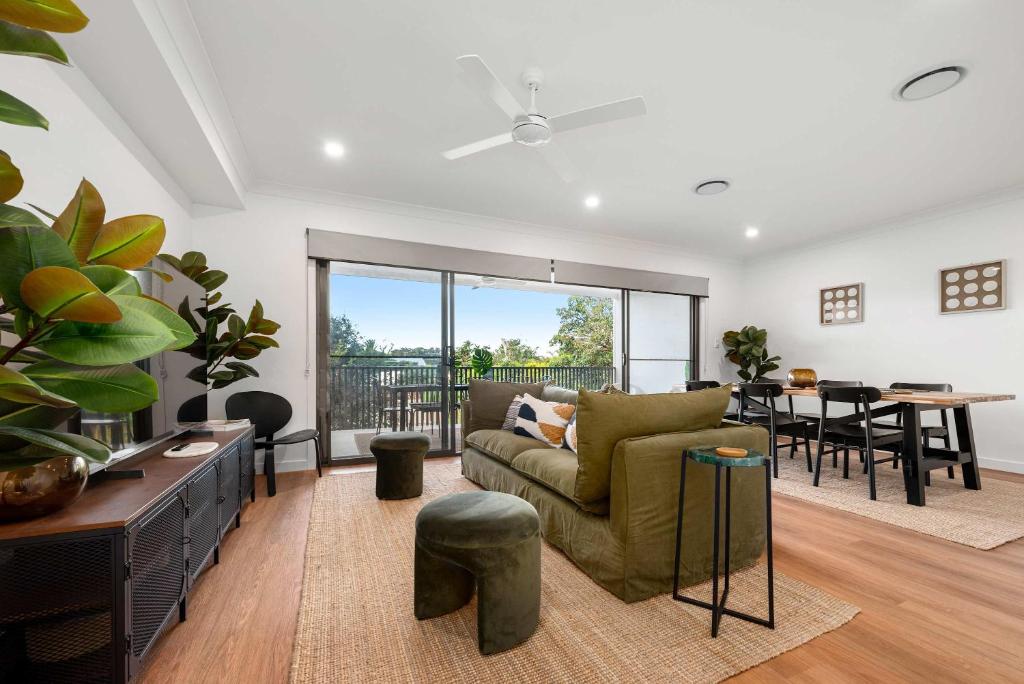 a living room with a couch and a table at Stylish Clontarf Townhouse & Parking in Clontarf
