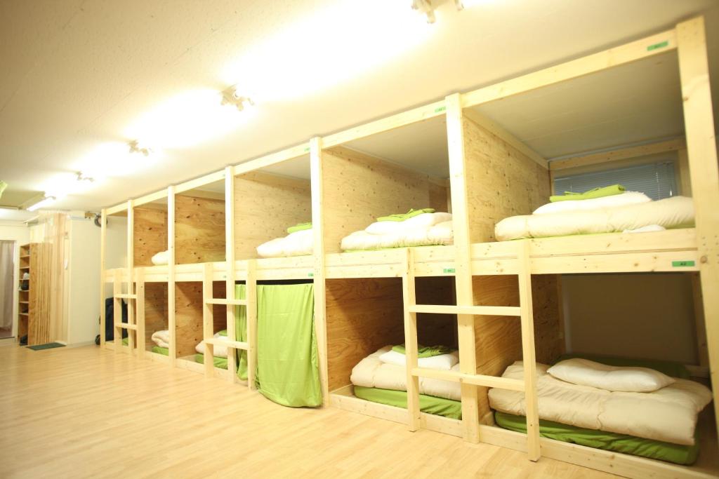 Palanda nebo palandy na pokoji v ubytování Edo Tokyo Hostel