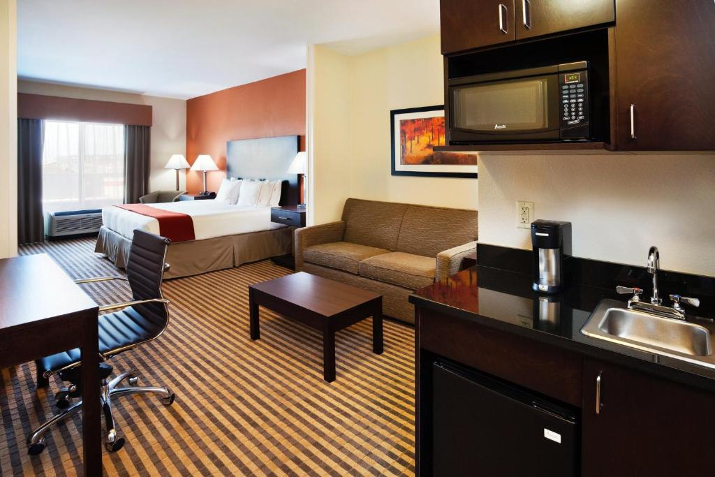 Holiday Inn Express Charlotte Southeast - Matthews by IHG photo