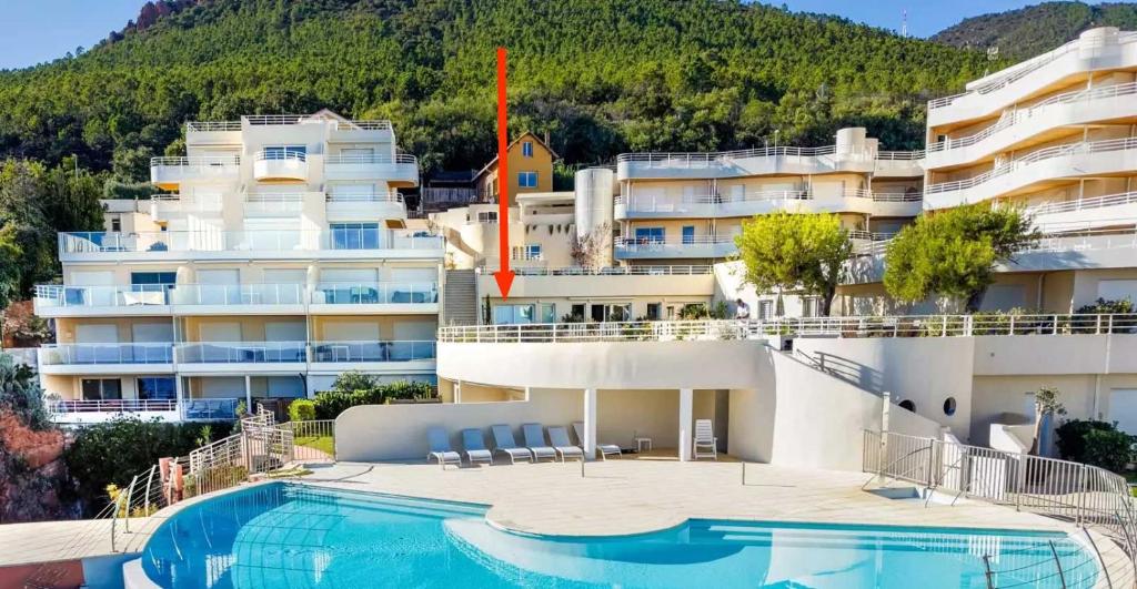 Côte d'Azur entre Cannes et Saint-Raphaël, accès mer direct, piscine et jardin, Cap Neree Le Trayas