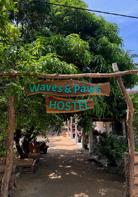 a sign that reads waves and paws hospet at Waves & Paws Hostel in Arugam Bay