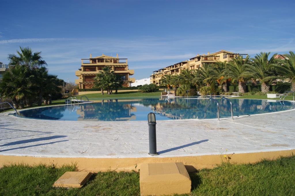 Bazén v ubytování Alcocebre Beach Resort nebo v jeho okolí