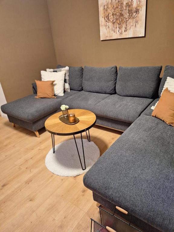 a living room with a couch and a table at Ferienwohnung Schatzkammer in Walporzheim