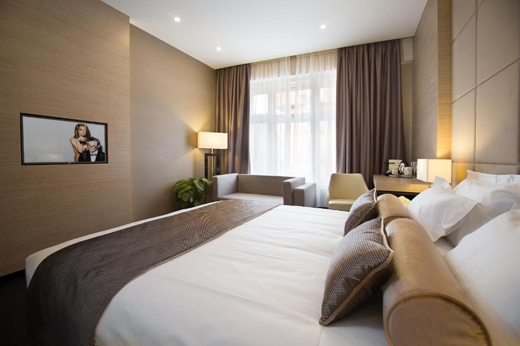 Postel nebo postele na pokoji v ubytování Dominic Smart & Luxury Suites - Republic Square