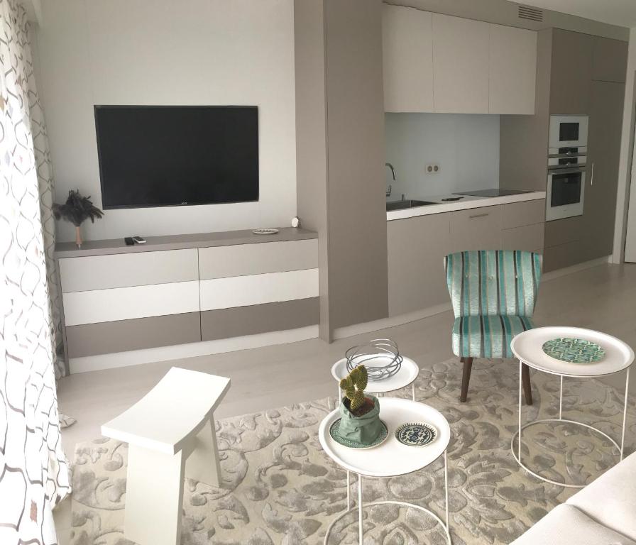 A television and/or entertainment centre at Studio Ile Cannes Marina