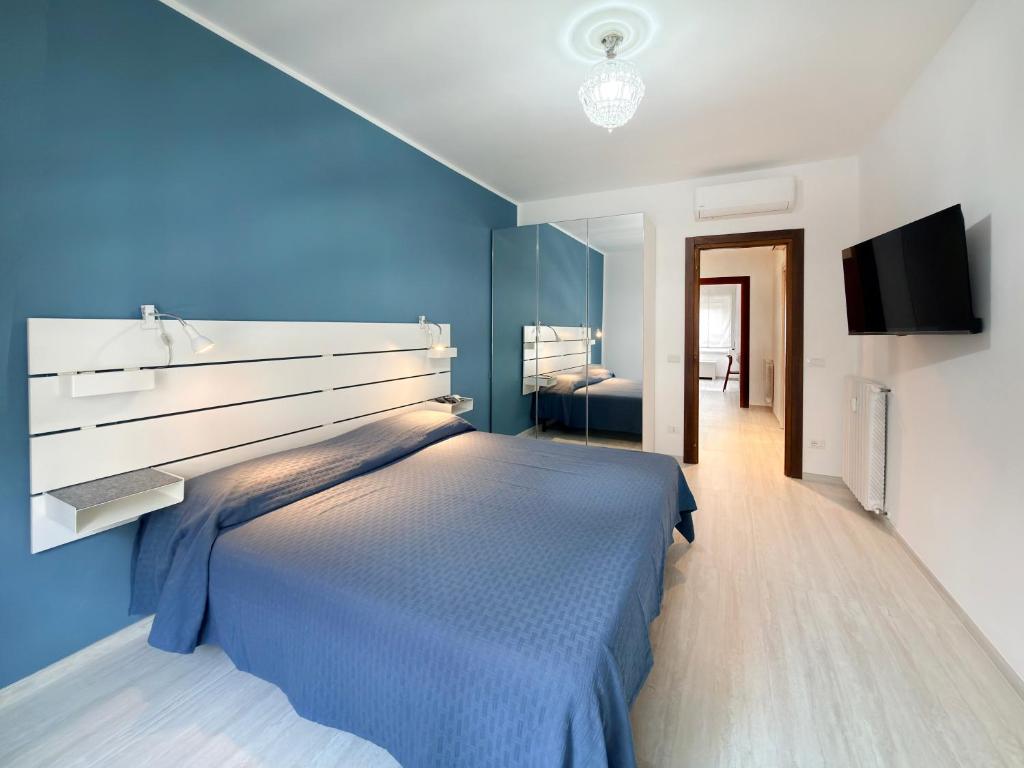 3 Bedroom Flat with Private Parking and Metro at 4 mins walk