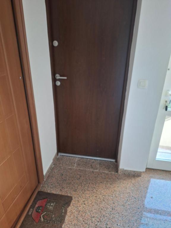 a room with a door and a tile floor at Apartmani Željko in Zadar