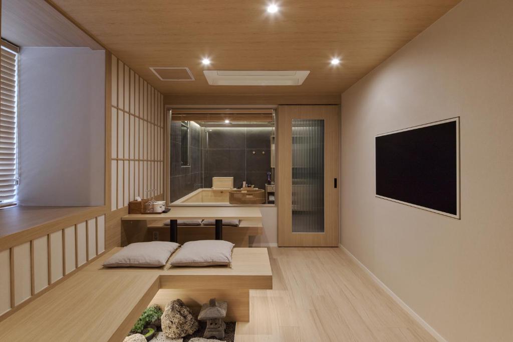 a living room with a tv on a wall at 웨일로 서울김포공항점 in Seoul