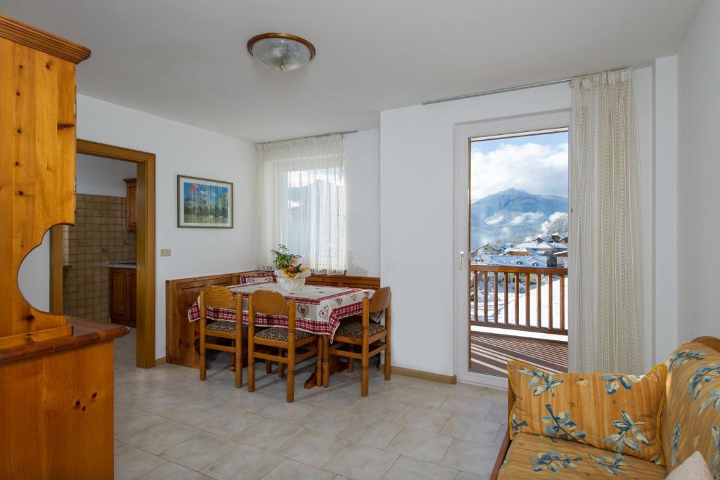 Widok na góry z tego aparthotelu