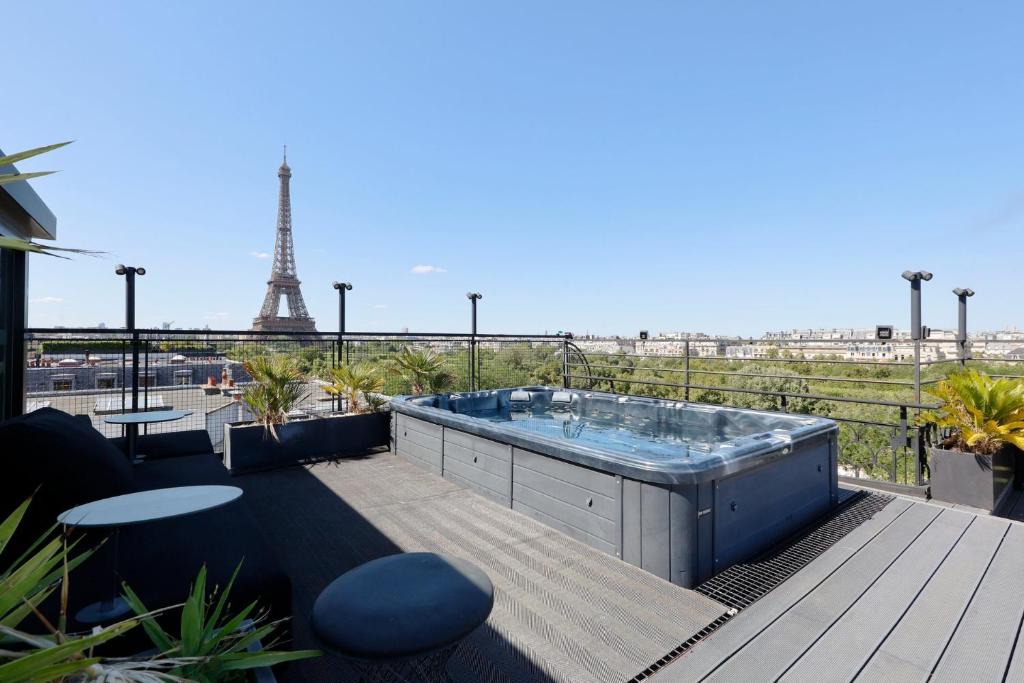 TBS 602 - Superb Penthouse Eiffel with View