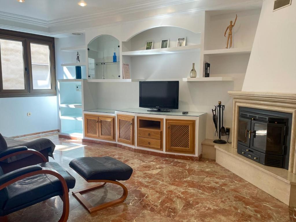 a living room with a tv and a fireplace at Dúplex 2 plantas en Centro histórico de Elche in Elche