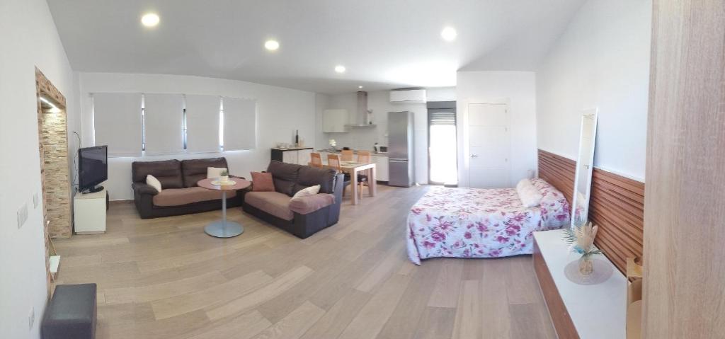 a living room with a couch and a table at Alojamiento de Jorge in Herencia