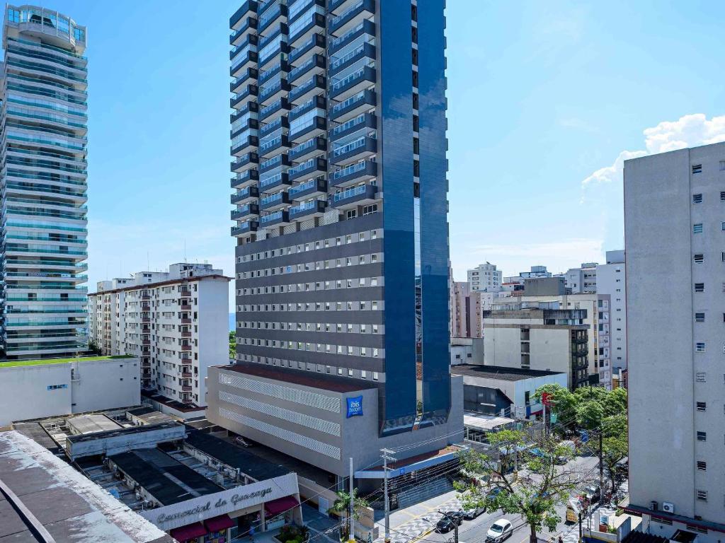 a tall building in the middle of a city at ibis budget Santos Gonzaga in Santos