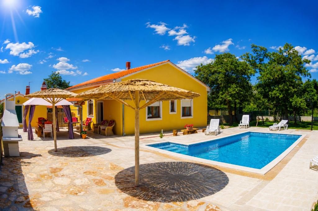 House Oliva, Sveti Kirin