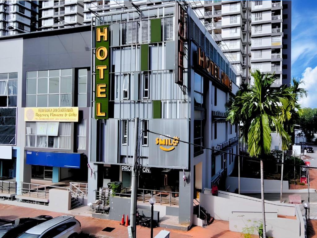 a building with a hotel sign in front of it at Smile Hotel Cheras Pudu KL in Kuala Lumpur