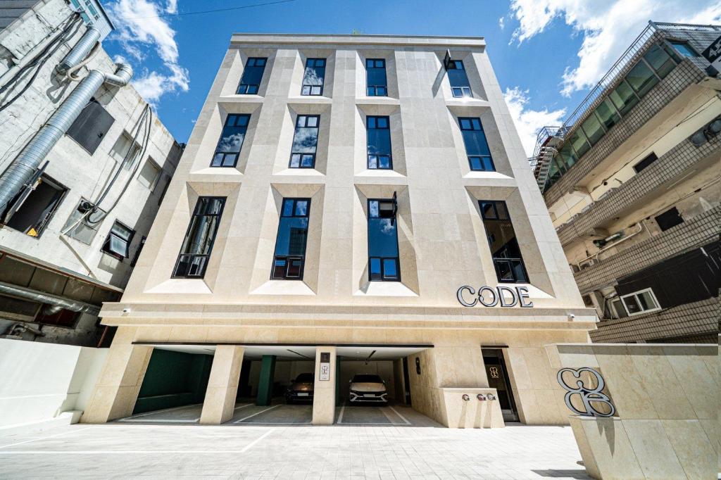 a building with a code sign on the side of it at 천호 호텔 코드 in Seoul