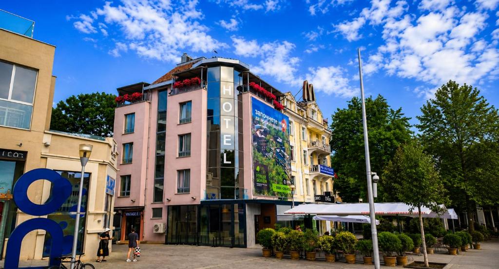 Opera Family Hotel