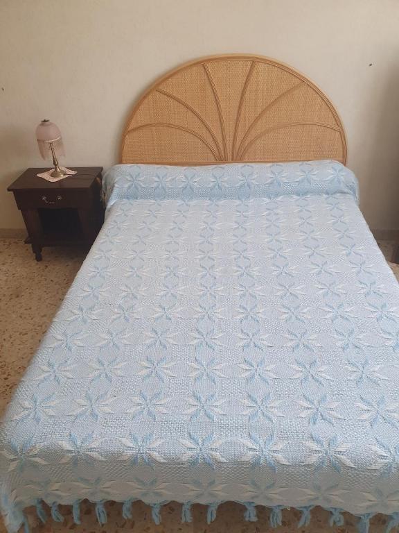 room for rent staying with a resident