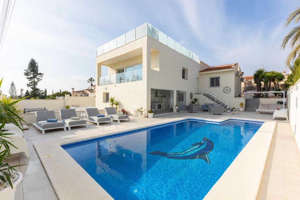 a villa with a whale swimming in a swimming pool at Casa Karlsen in Ciudad Quesada