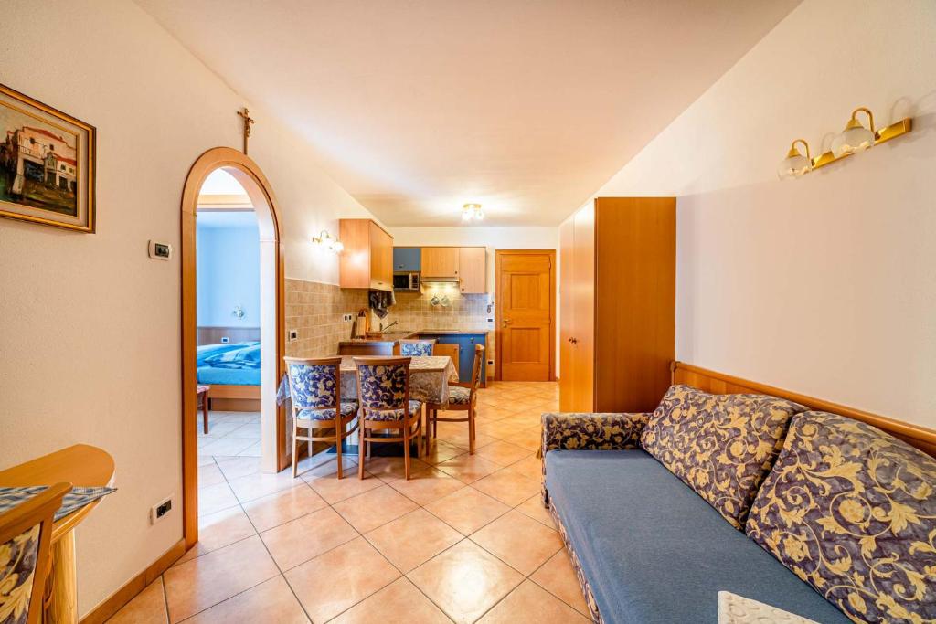 a living room with a couch and a kitchen at Appartamenti Ciesa Padon in Rocca Pietore