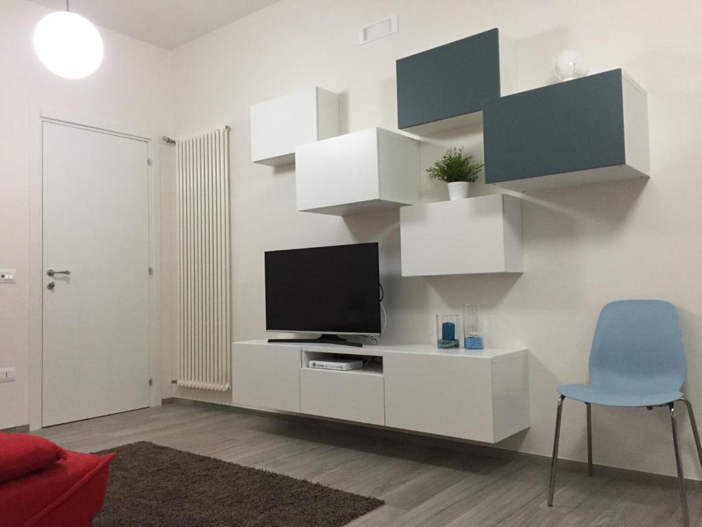 A television and/or entertainment centre at Profumo d'aMARE
