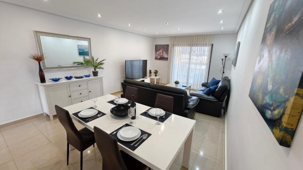 a kitchen and living room with a table and chairs at Benidorm Ambra in Villajoyosa