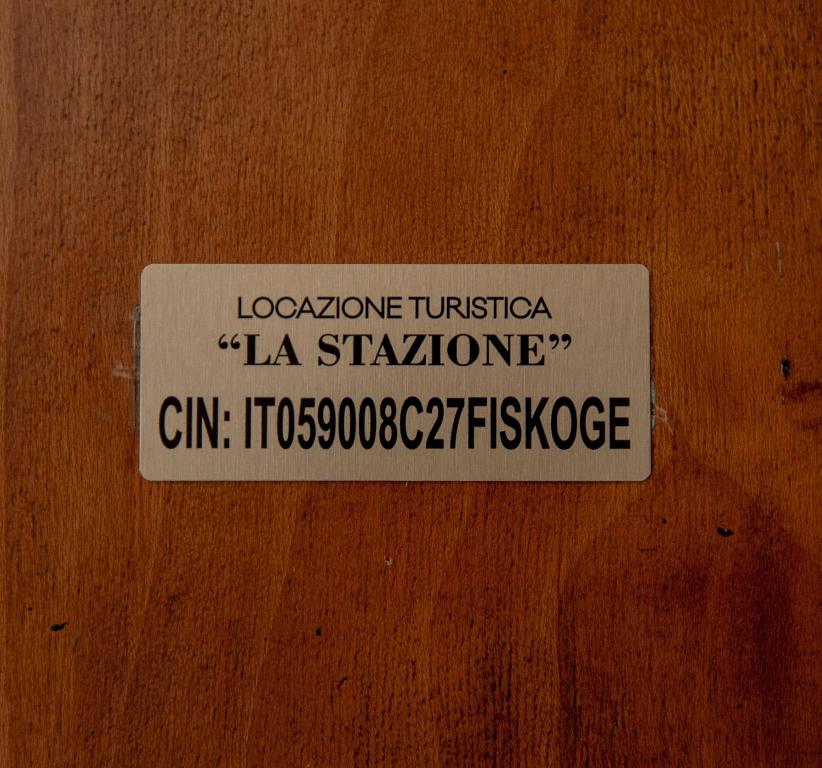 a sign on a wooden door that says lozozone tunica la storia at La Stazione Formia in Formia