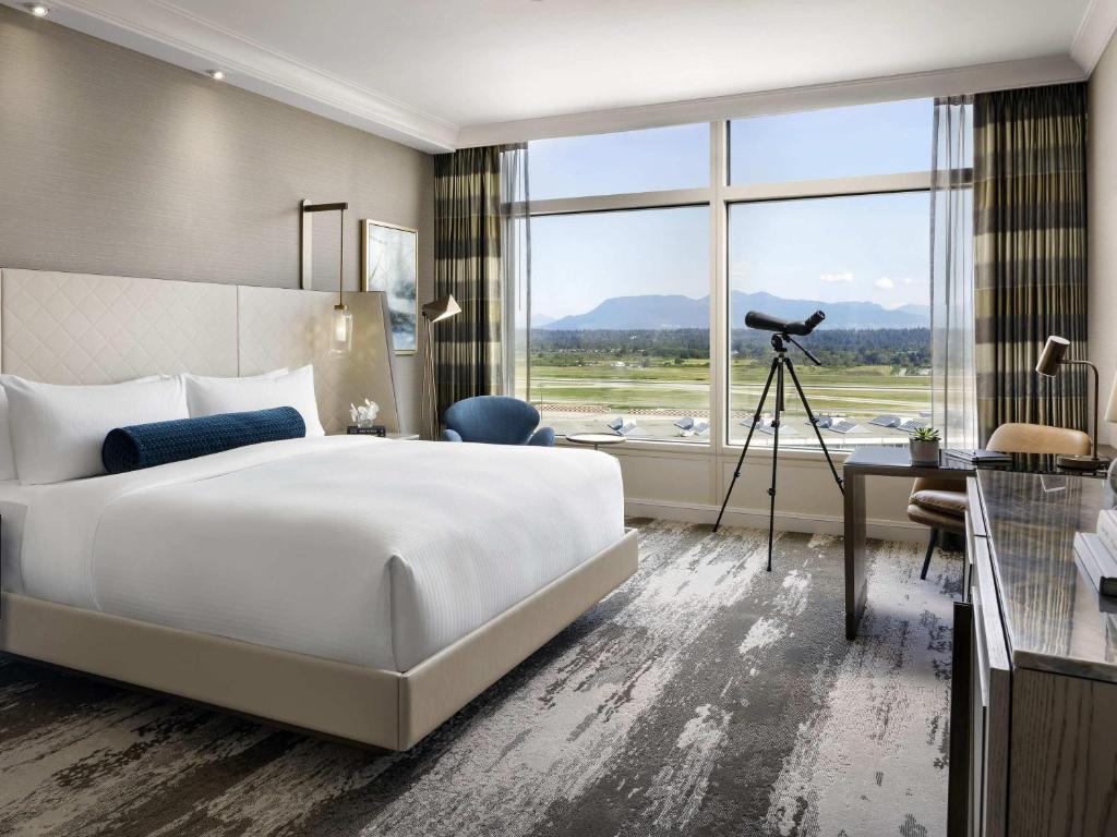 Fairmont Vancouver Airport In-Terminal Hotel photo