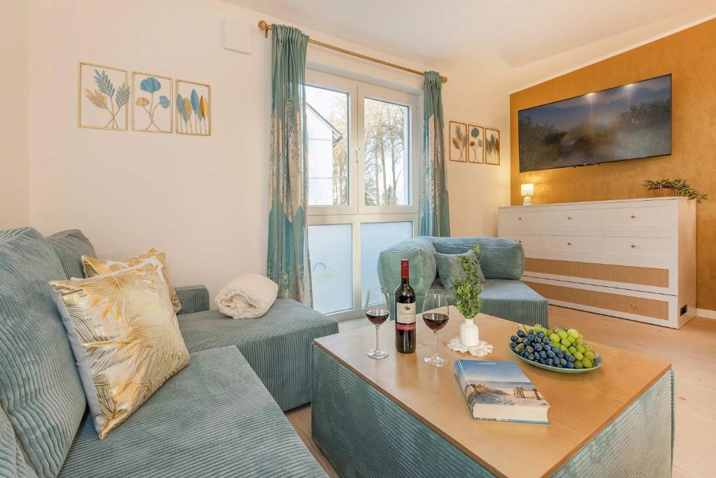 a living room with a couch and a table at Ferienwohnung Goldkind in Kölpinsee