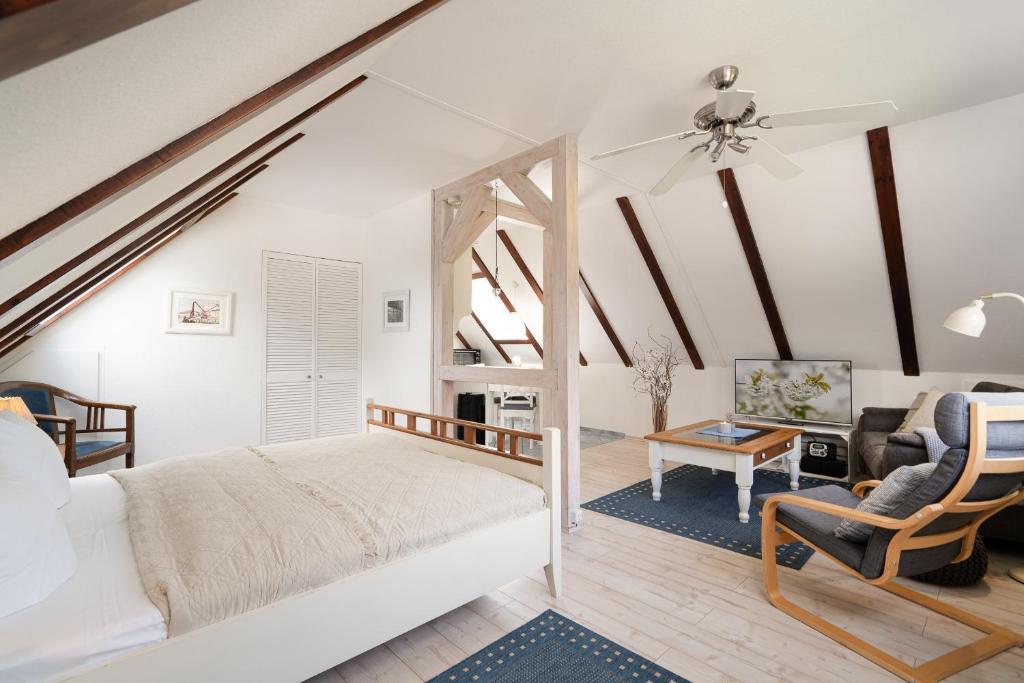 a bedroom with a bed and a living room at Landstuuv in Neustadt in Holstein