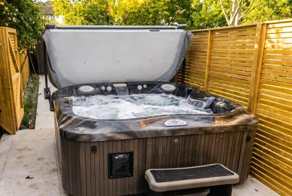 Garden Studio in Hove, Parking & Hot Tub