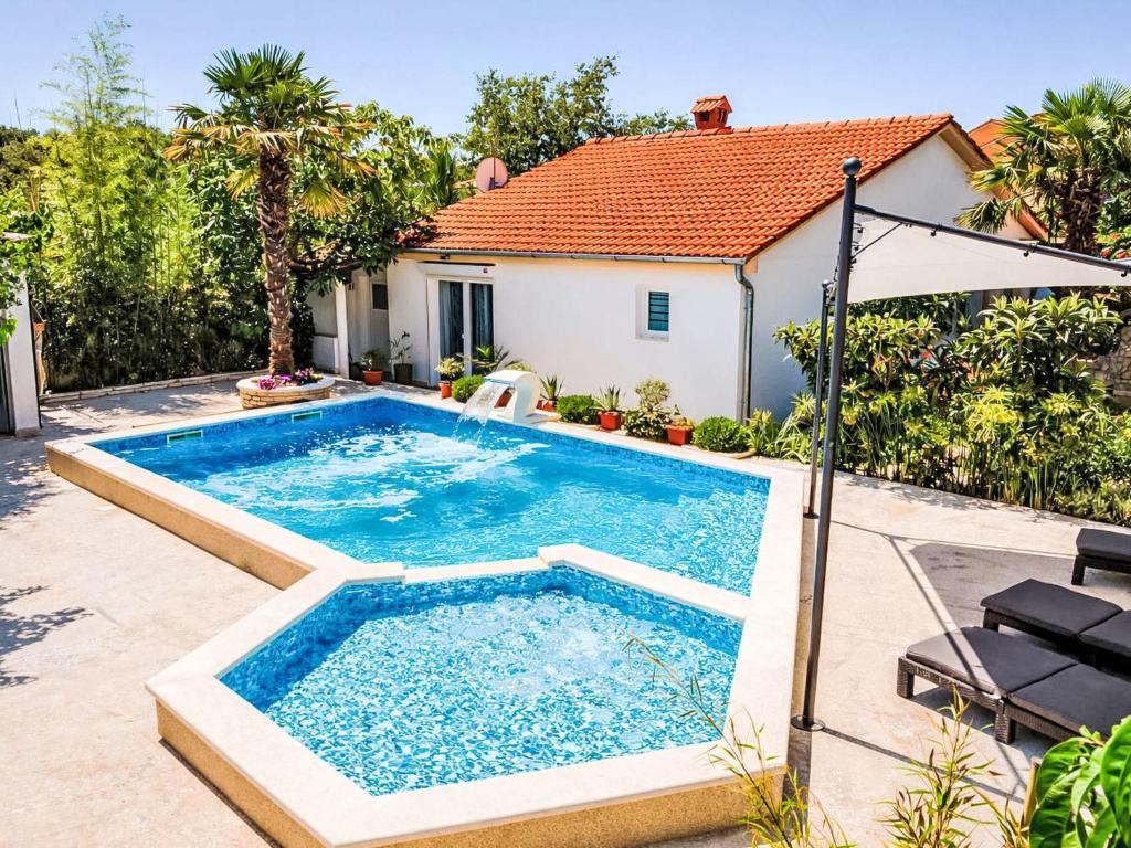 Holiday Home Holiday home CASA SOLE beheizter pool by Interhome