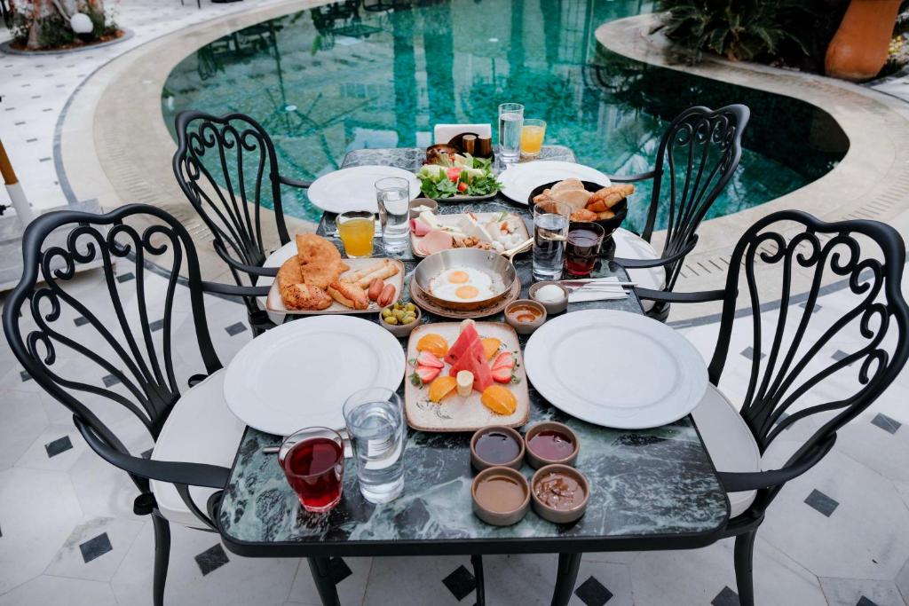 امکانات Elegance East Hotel - تصویر ۴