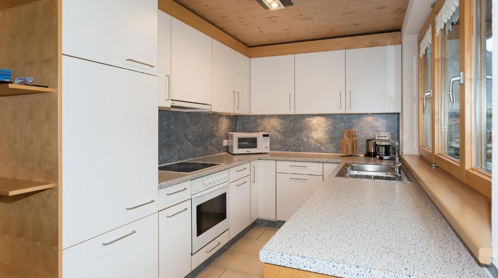 Kuchyňa alebo kuchynka v ubytovaní Appartements Madlener