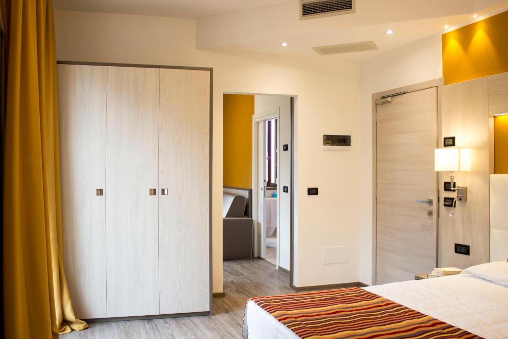 Postel nebo postele na pokoji v ubytování Hotel Dolomiti