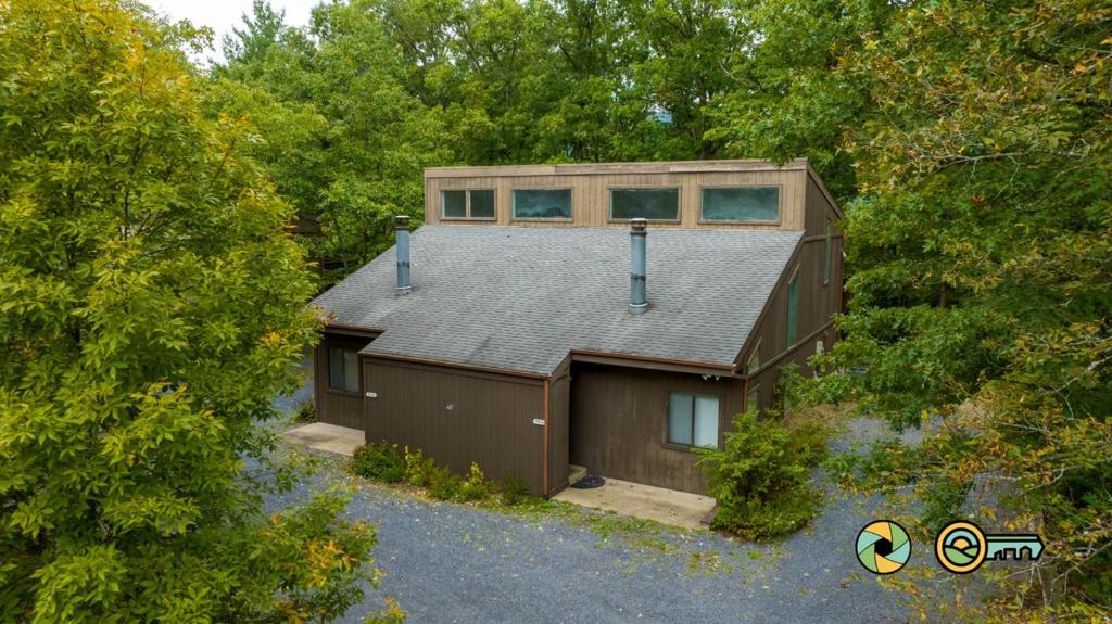 an overhead view of a house in the woods at Senedo Springs Duplex #98A in Basye